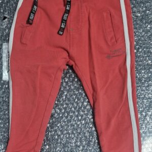 Stoere rode joggingbroek met witte strepen, maat 86, merk Quapi
